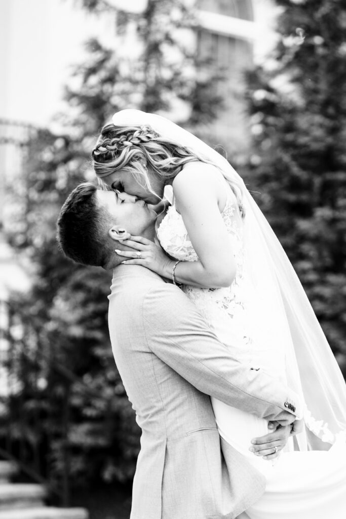 Black and white photo of a bride and groom kissing, captured by New Jersey Wedding Photographer Jarot Bocanegra.